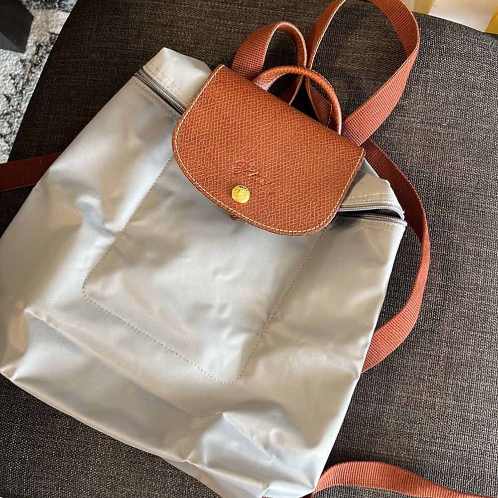 gray longchamp le pliage backpack